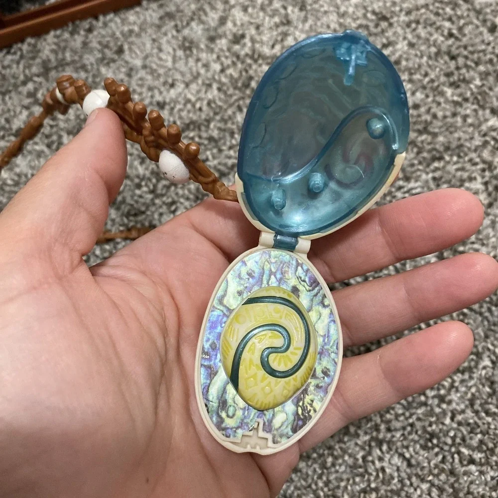 Disney Moana Heart of Te Fiti Light Up Necklace Toy Brown Blue Pendant no light!
